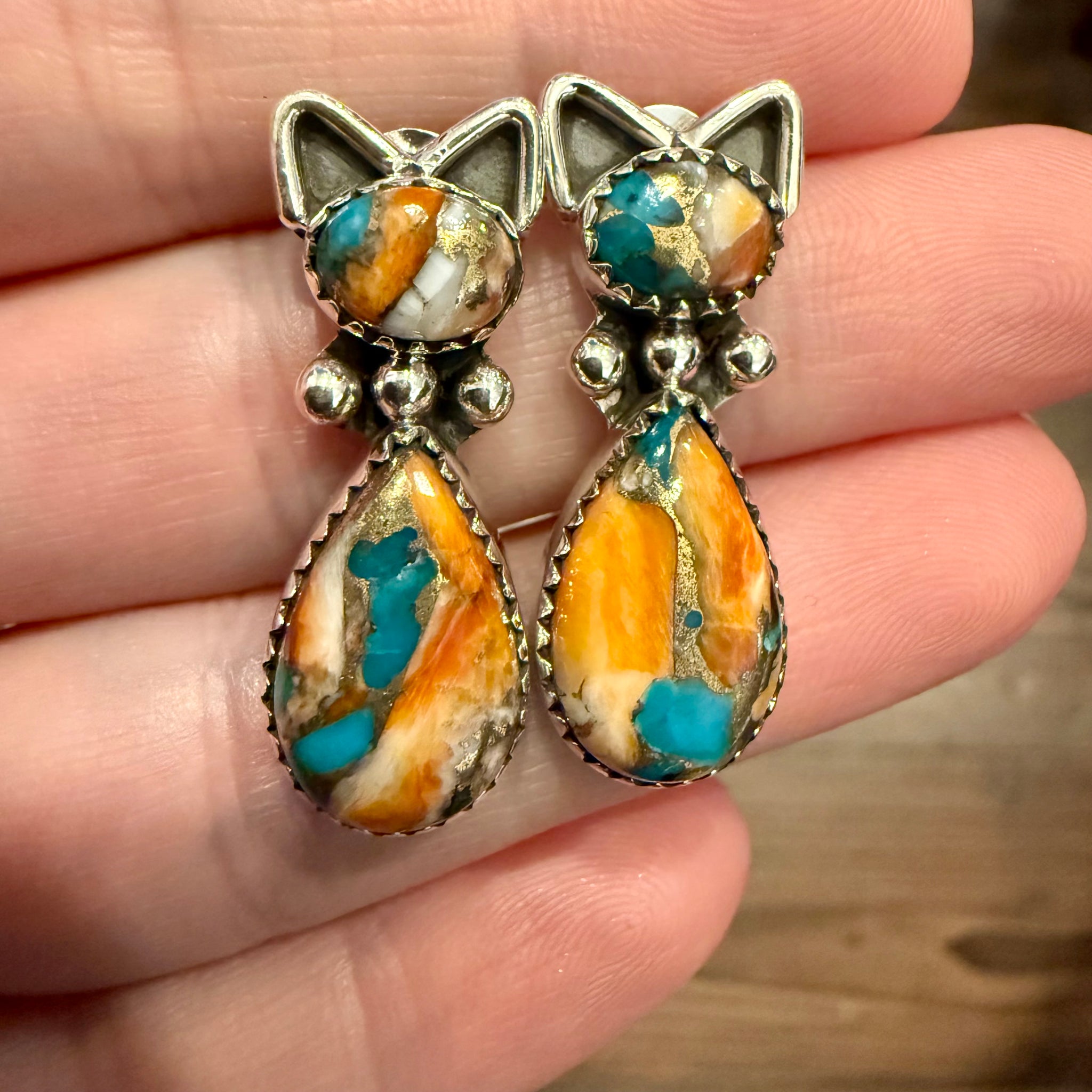 Spiny Oyster Turquoise Cat Stud Earrings Southwestern Sterling Silver