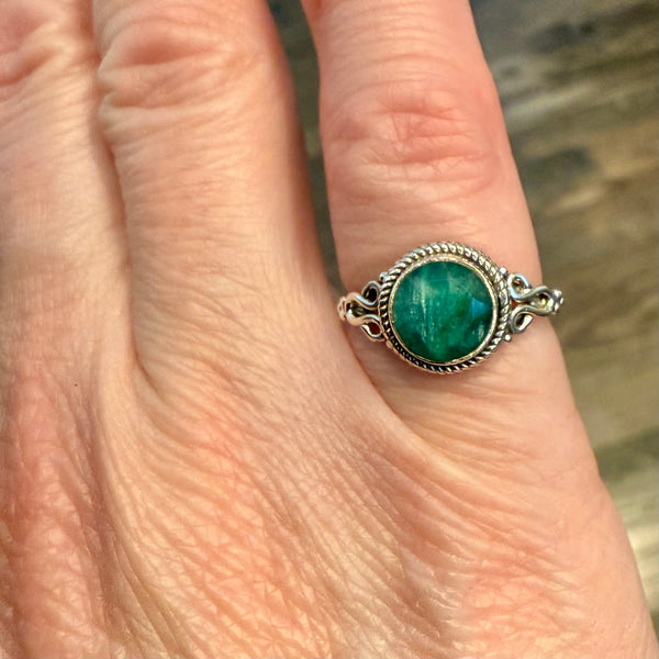 Dainty Natural Green Emerald 925 Sterling Silver Bali Ring Faceted Round Size 4