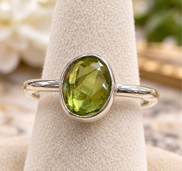 Dainty Natural Peridot Oval Gemstone Ring Silver Tone Bezel Set Minimalist Sz 7