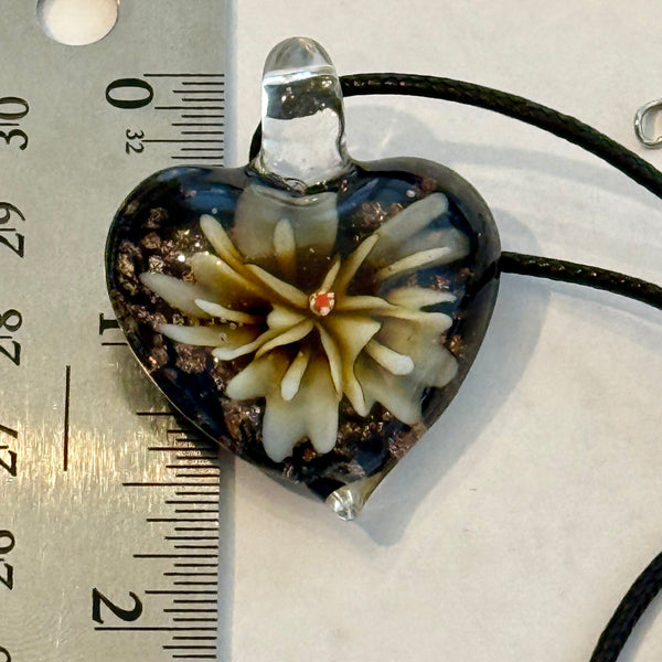 New Blown Glass Cream Floral Heart Necklace Womens Casual Boho Pendant