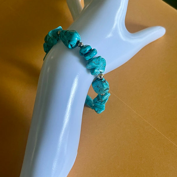 Vintage Turquoise Howlite Stone Bracelet Womens Casual Western Stretch Accessory 