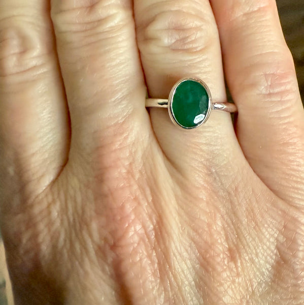 Oval Green Emerald Sterling Silver Ring Hammered Band Dainty Womens Sz 7 New