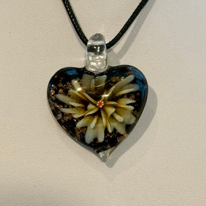 New Blown Glass Cream Floral Heart Necklace Womens Casual Boho Pendant