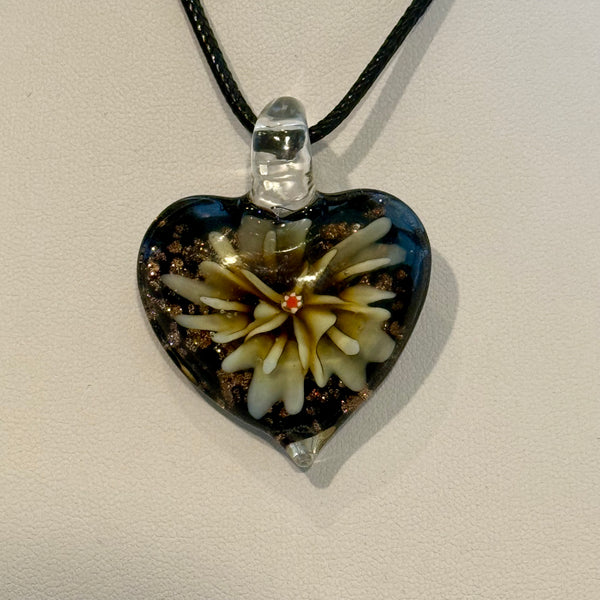 New Blown Glass Cream Floral Heart Necklace Womens Casual Boho Pendant