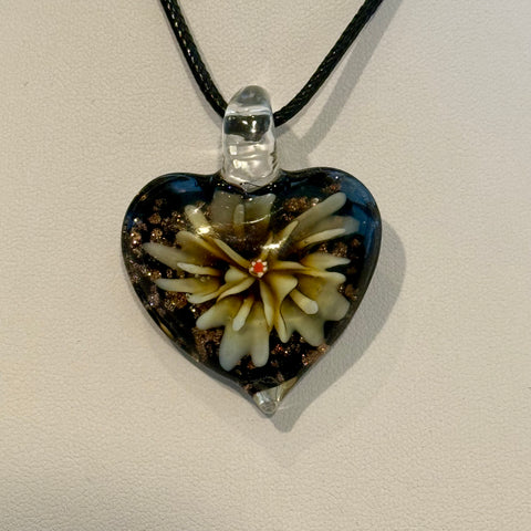 New Blown Glass Cream Floral Heart Necklace Womens Casual Boho Pendant