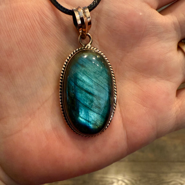 Stunning Large Oval Labradorite Necklace Pendant Womens Statement Piece New