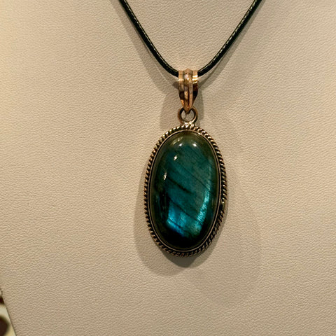 Stunning Large Oval Labradorite Necklace Pendant Womens Statement Piece New