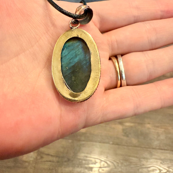 Stunning Large Oval Labradorite Necklace Pendant Womens Statement Piece New