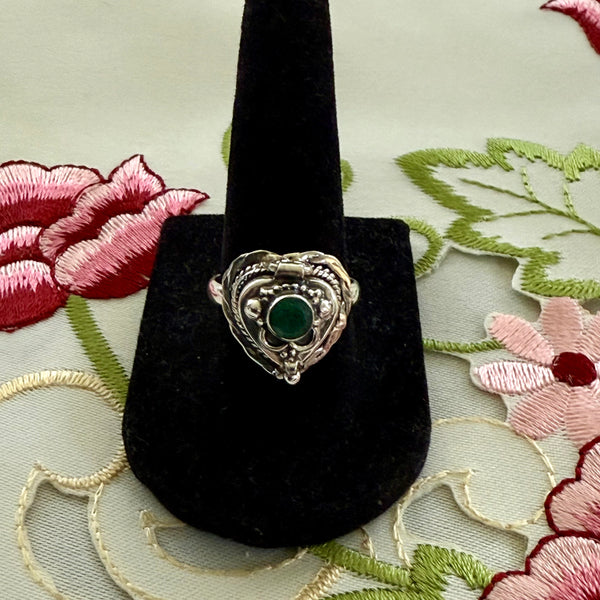 Faceted Round Emerald Gemstone Poison Locket Box Heart Ring Sterling Silver Sz 8