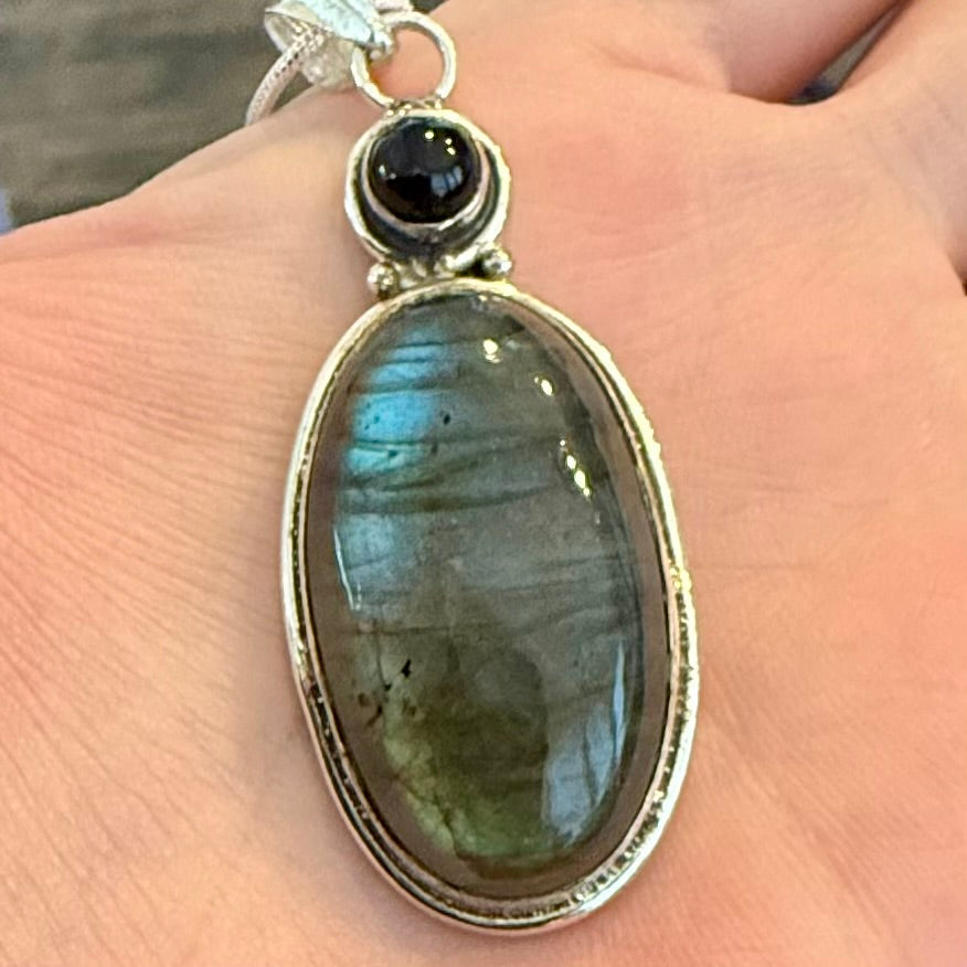Stunning Oval Labradorite & Onyx Necklace Pendant 925 Sterling Silver New